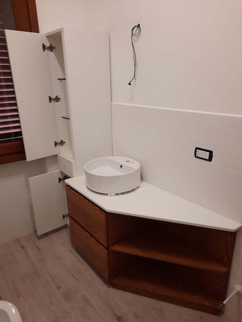 Arredamento su misura bagno